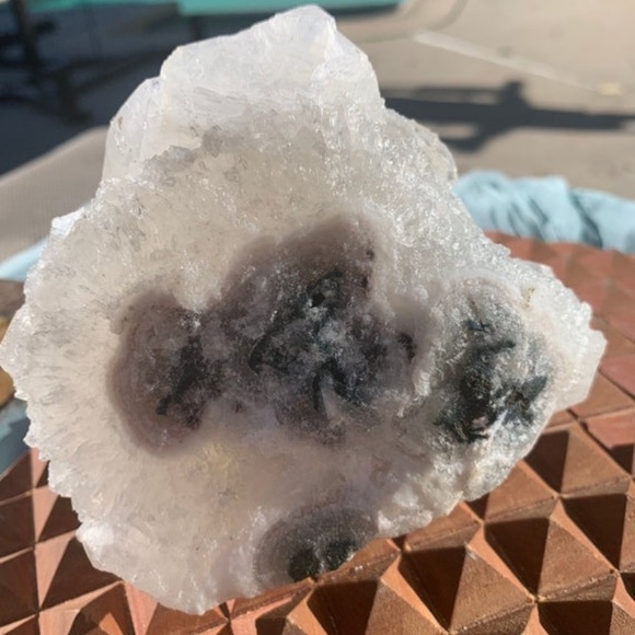 Gnome Crystal, Apophyllite Cluster, Face Shapes - Picture 3 of 9